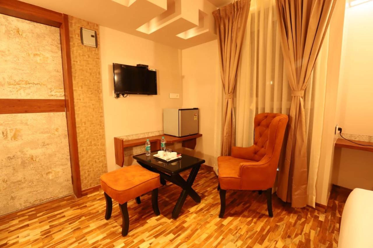 Hotel Prabha Palace Ahmednagar Extérieur photo