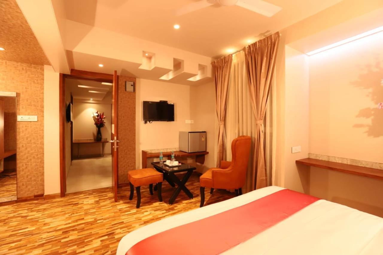 Hotel Prabha Palace Ahmednagar Extérieur photo